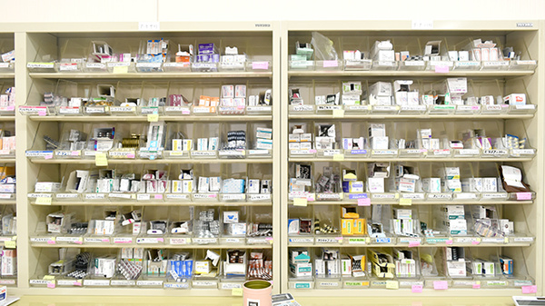 ワタナベ薬局　豊田町店の薬棚