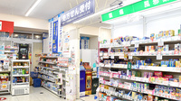 アカカベ薬局　足代店の入口