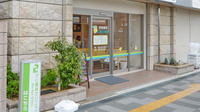 レモン薬局鳳駅前店の入口