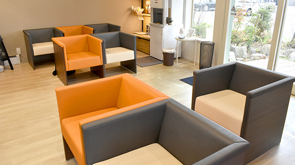 ペリカン薬局須恵店の待合スペース