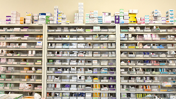ペリカン薬局須恵店の薬棚