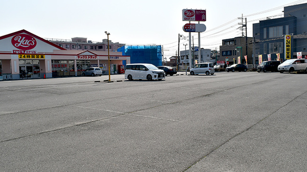 ヤックスドラッグ千代田薬局の駐車場