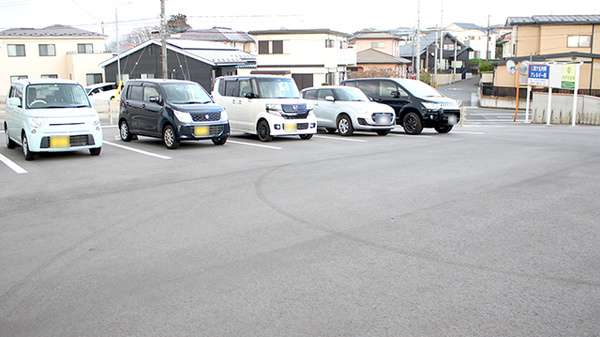きずな薬局富ケ丘の駐車場