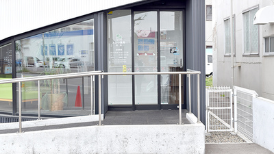 あおい薬局港店の入口