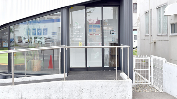 あおい薬局港店の入口
