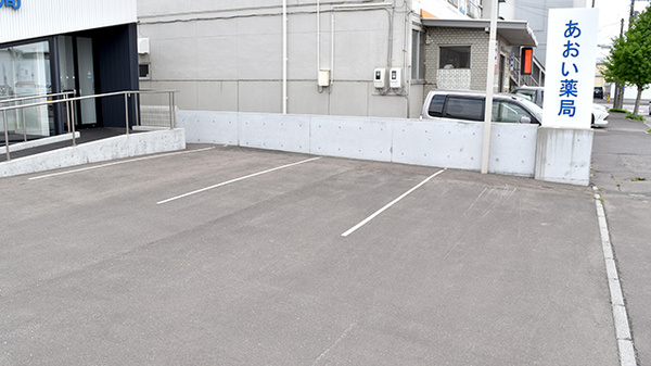 あおい薬局港店の駐車場