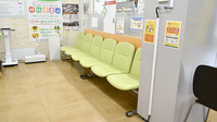 ヤックスドラッグ柏たなか薬局の待合スペース