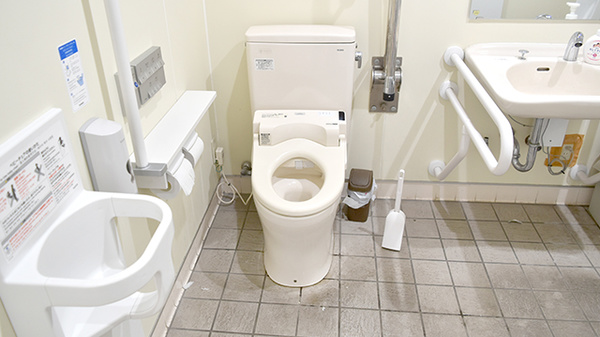 ヤックスドラッグ柏たなか薬局のお手洗い