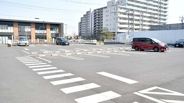 ヤックスドラッグ柏たなか薬局の駐車場