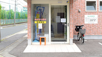 牧の里薬局の入口