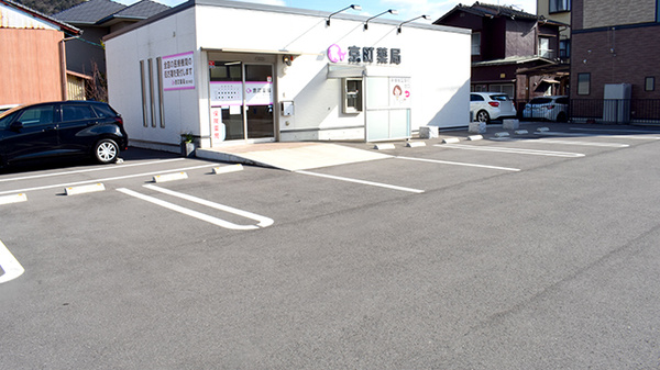 京町薬局　国分寺店の駐車場