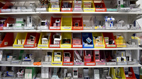 薬局トモズ五反田店の薬棚