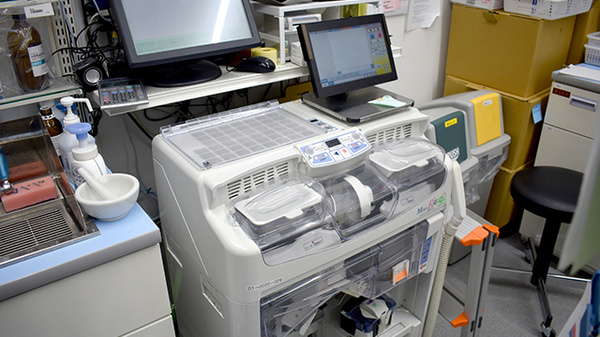 薬局トモズ五反田店の調剤器具