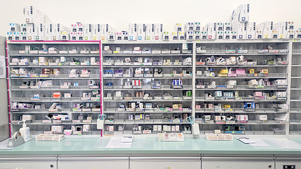 薬王堂薬局　オアシスタウンやはば店の薬棚