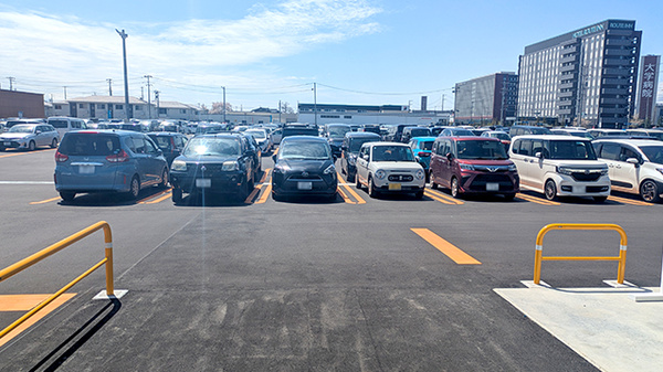 薬王堂薬局　オアシスタウンやはば店の駐車場