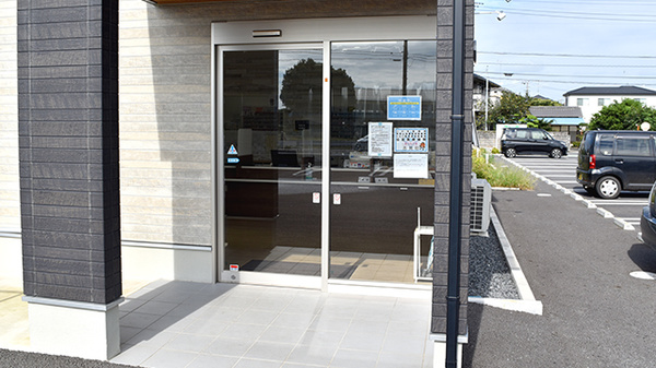 ひまわり薬局　鴻巣店の入口