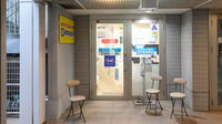 田町駅前薬局の入口