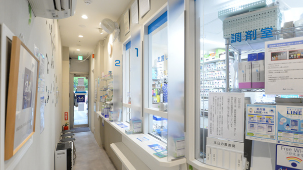 田町駅前薬局の受付/カウンター
