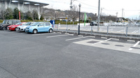 すぎやま薬局鴨生店の駐車場