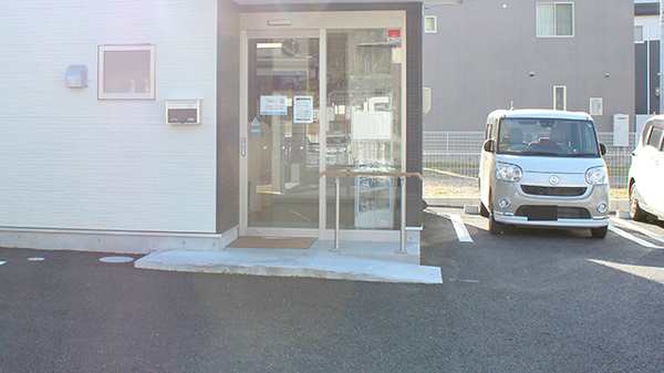 株式会社ユモト薬局　白鳥店の入口