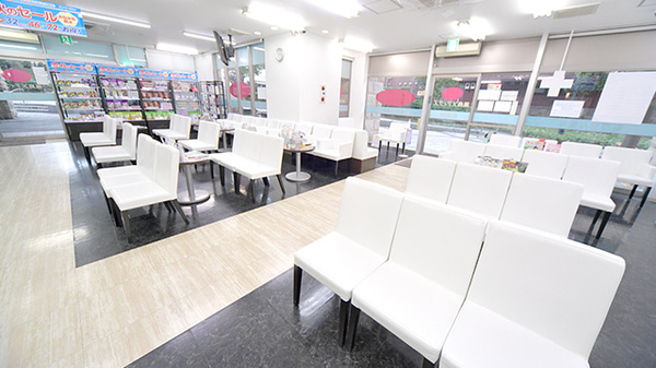 薬局メディクス 川口元郷店の待合スペース