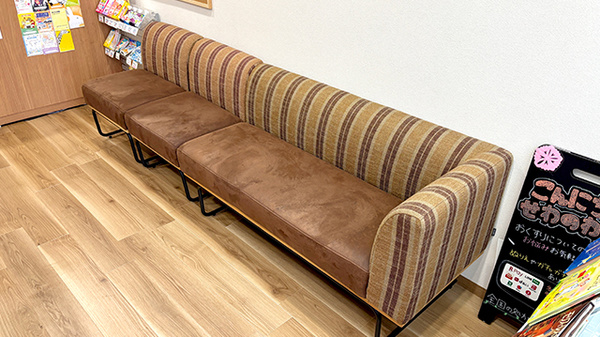 せわのわ薬局　武蔵新田店の待合スペース