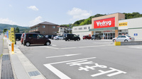 V・drug　根本薬局の駐車場