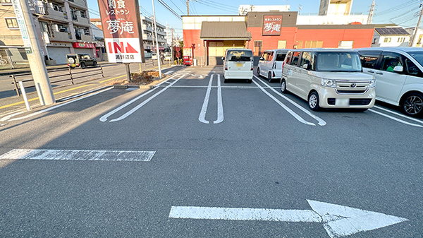 クリエイト薬局相模原淵野辺本町店の駐車場