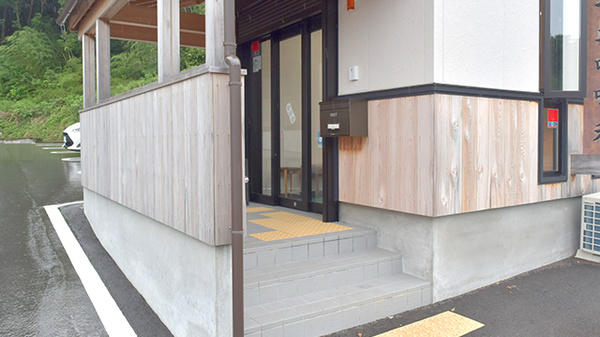 リリーフ薬局　くろしお店の入口