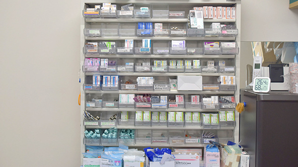 リリーフ薬局　くろしお店の薬棚