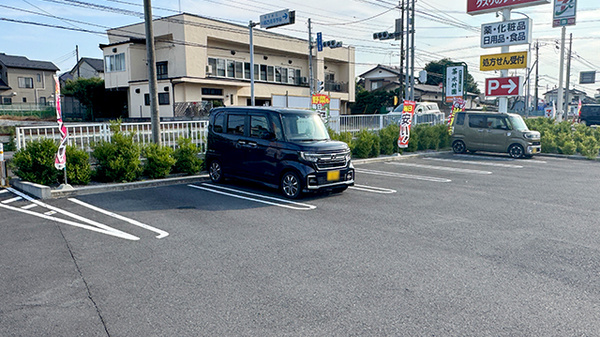 クスリのアオキ笠幡薬局の駐車場