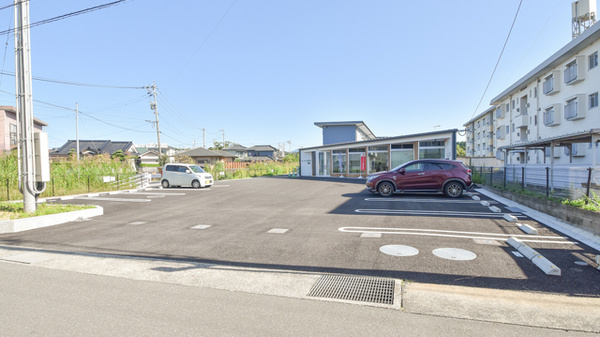 あおは薬局の駐車場