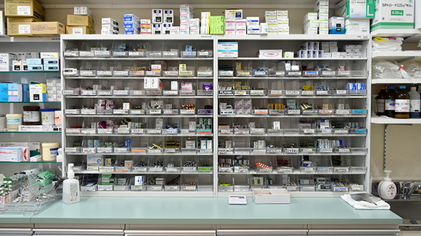 ポトス薬局　はら店の薬棚