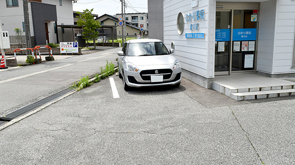 スギひかり薬局堀川店の駐車場