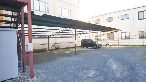 大賀薬局　板付店の駐車場