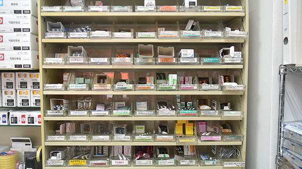 シダマ薬局 久里店の薬棚