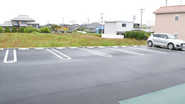 志度夏目調剤薬局の駐車場