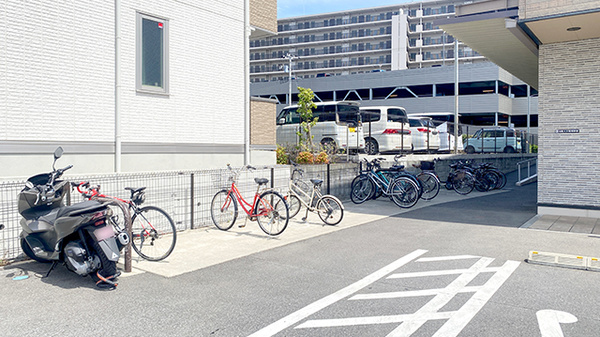 友愛薬局　おおたかの森店の駐輪場