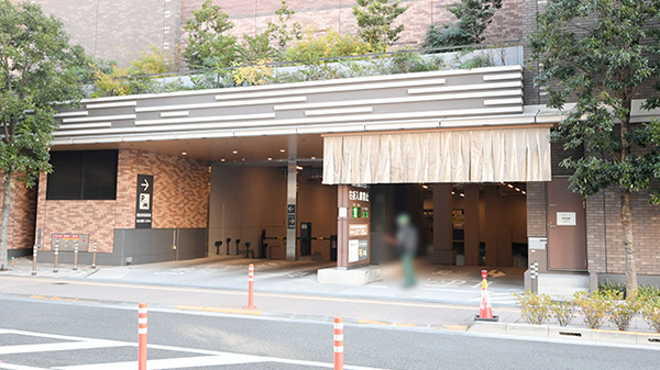 ナチュラルローソンクオール薬局SOCOLA武蔵小金井クロス店の駐車場