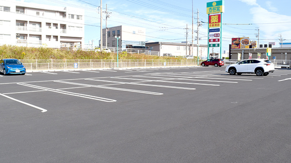 杏林堂薬局　鳥之瀬店の駐車場