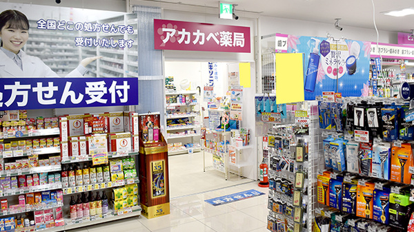 アカカベ薬局　守口松下町店の入口