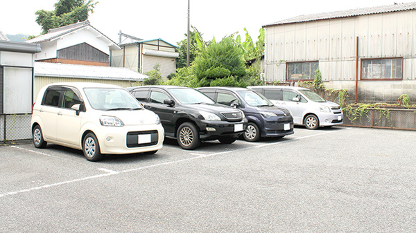 ヒロタ薬局野村店の駐車場