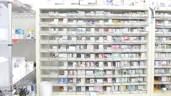 ヒロタ薬局加西店の薬棚