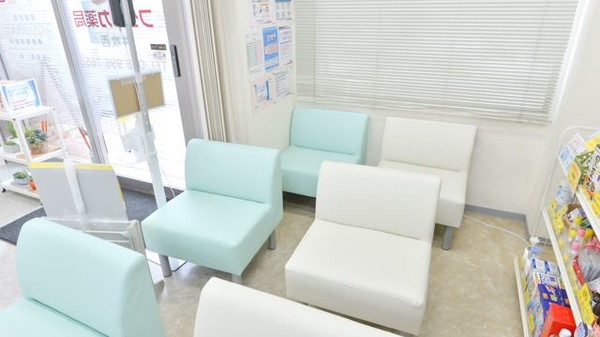 フタツカ薬局　井吹西店の待合スペース