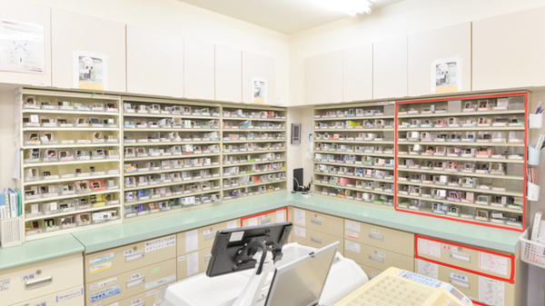 フタツカ薬局　井吹西店の薬棚