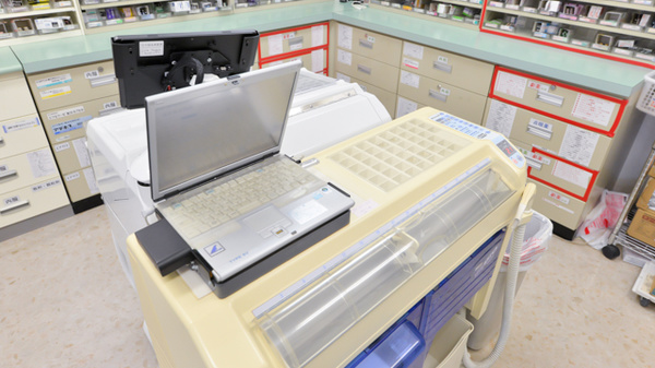 フタツカ薬局　井吹西店の調剤器具