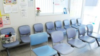 ぼうしや調剤薬局　英賀保店の待合スペース