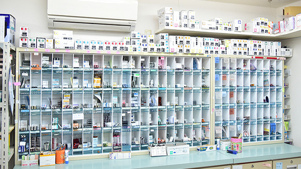 ぼうしや調剤薬局　花北店の薬棚