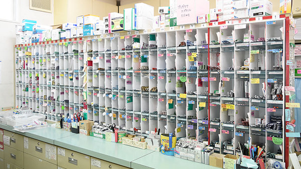 ぼうしや調剤薬局　勝原店の薬棚