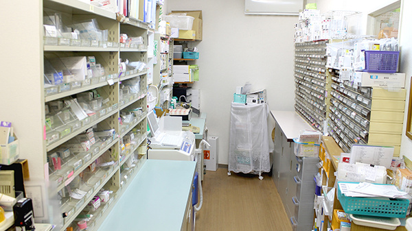 ホーム薬局の調剤室